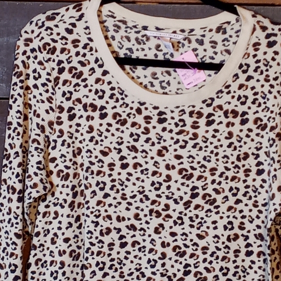 Victoria's Secret Medium long Sleeve Cheetah Thermal Knit Sexy Nightshirt - Picture 4 of 7